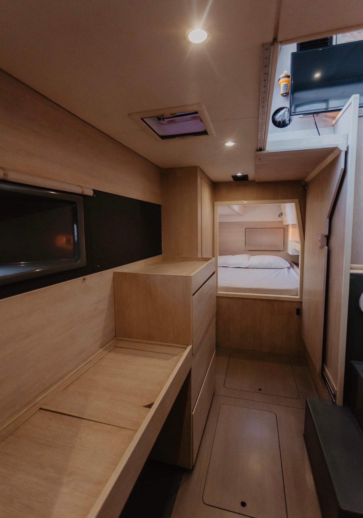 CATAMARAN | 25 PERSONAS