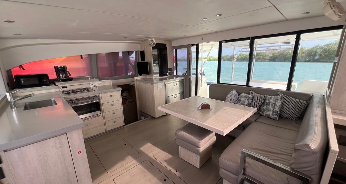 CATAMARAN | 25 PERSONAS