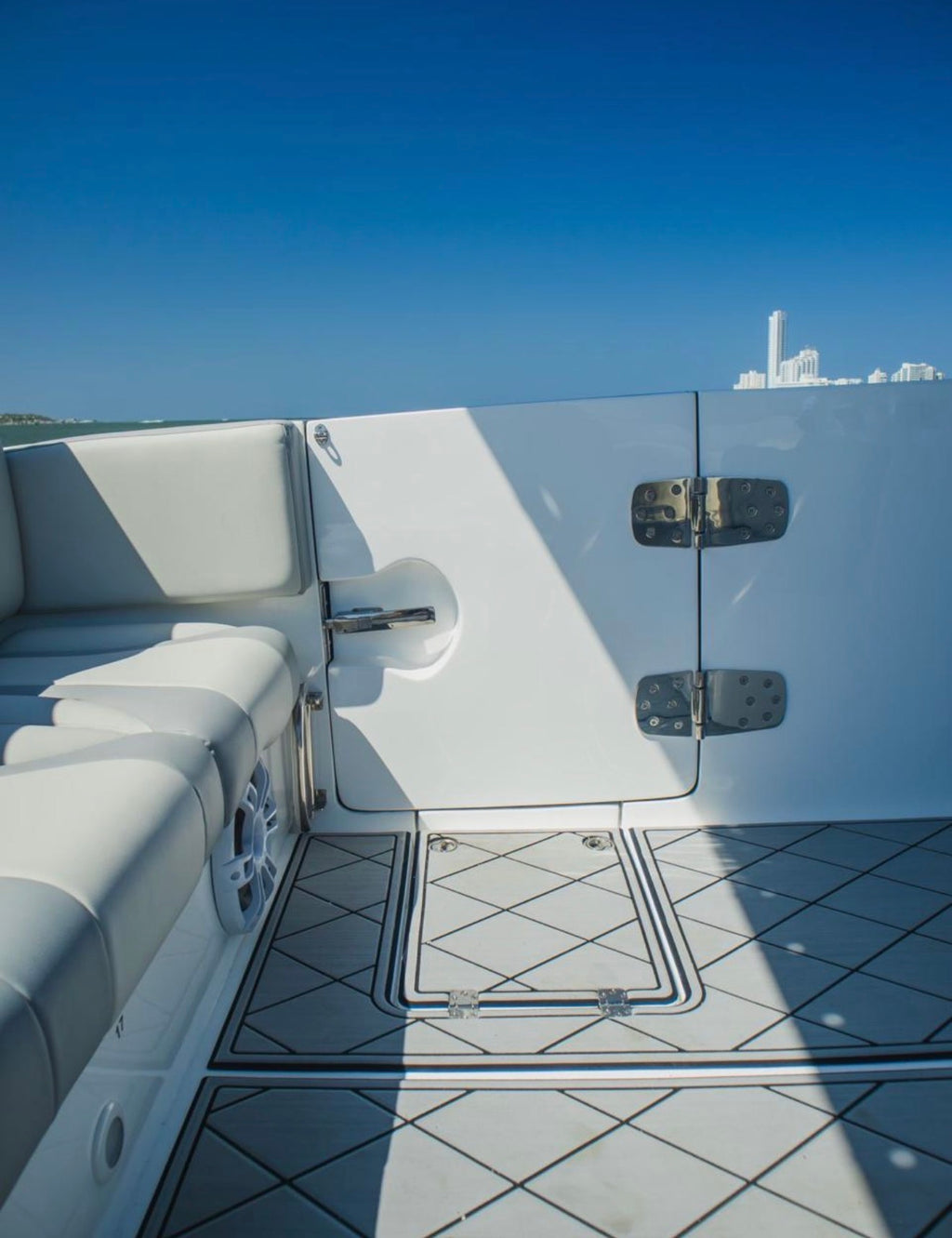 BOTE LUJO 38FT - 14 PERSONAS