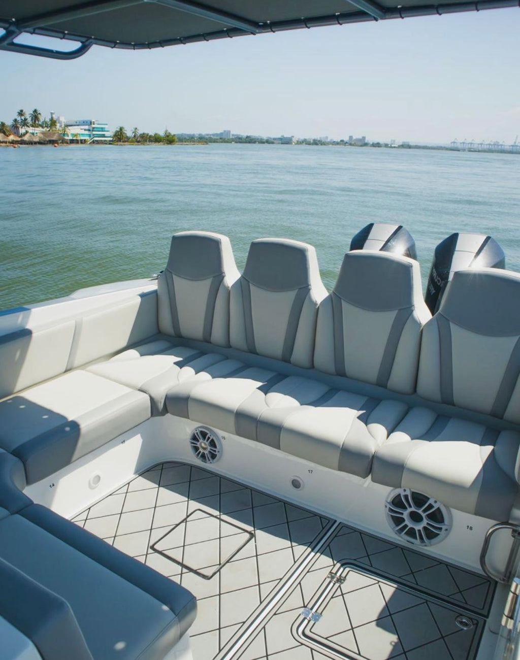 BOTE LUJO 38FT - 14 PERSONAS