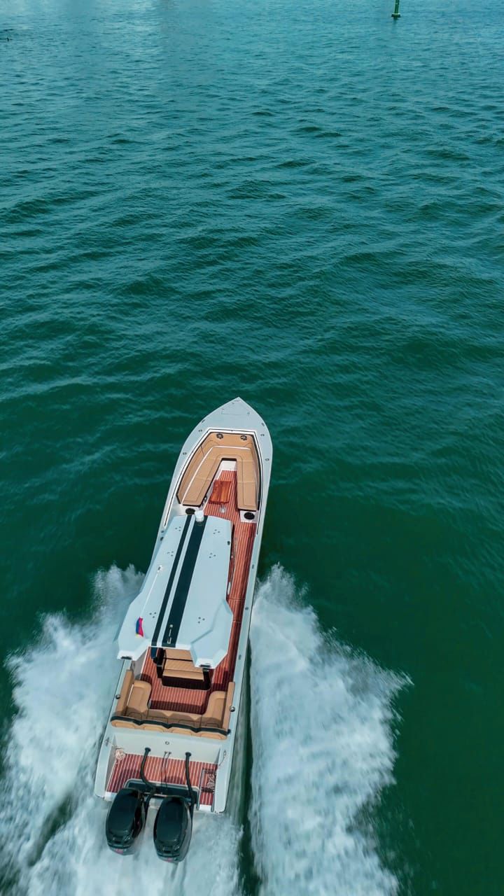 BOTE DEPORTIVO CAPACIDAD 12 pax (FESTIVAL)